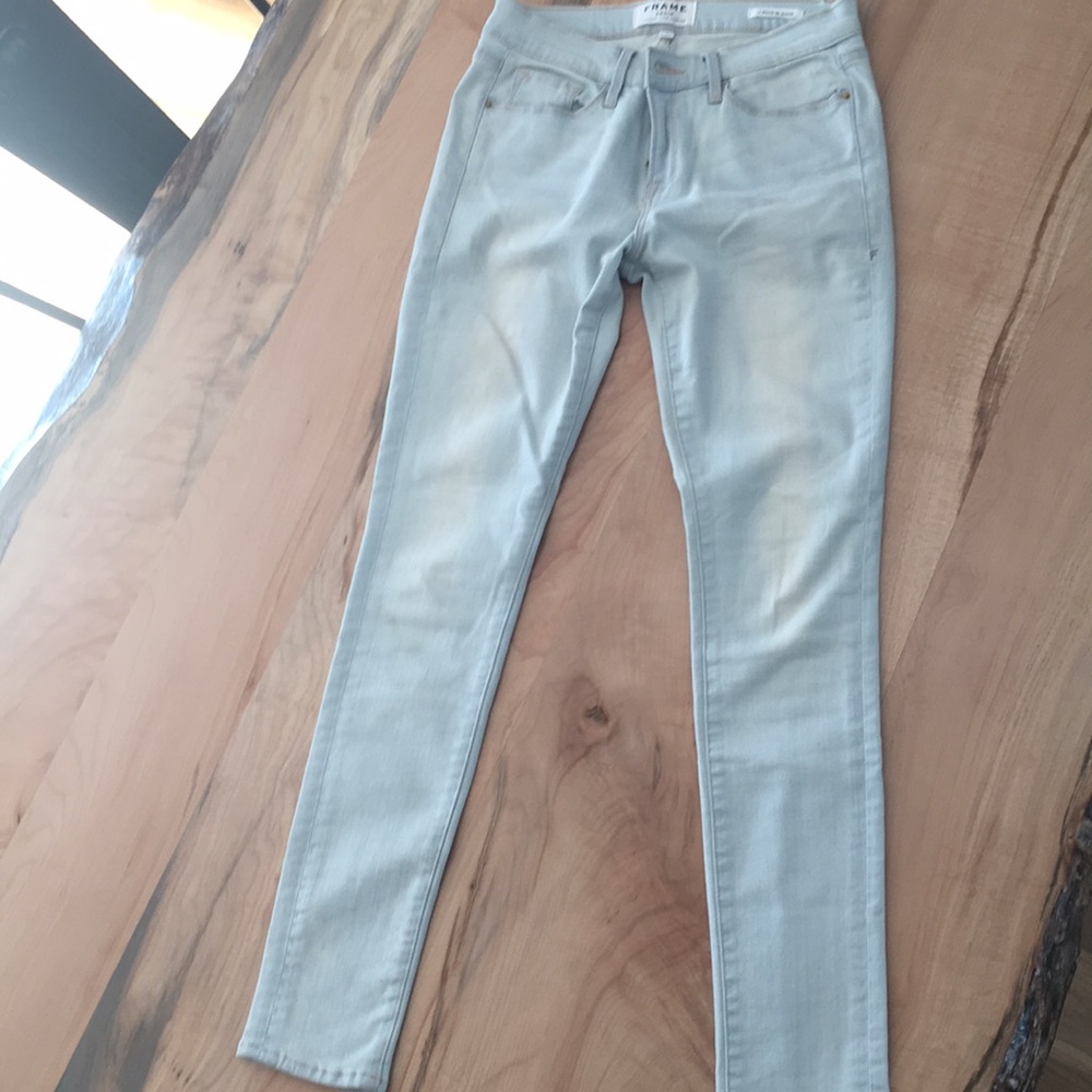 Frame “Le Skinny de Jeanne” jeans